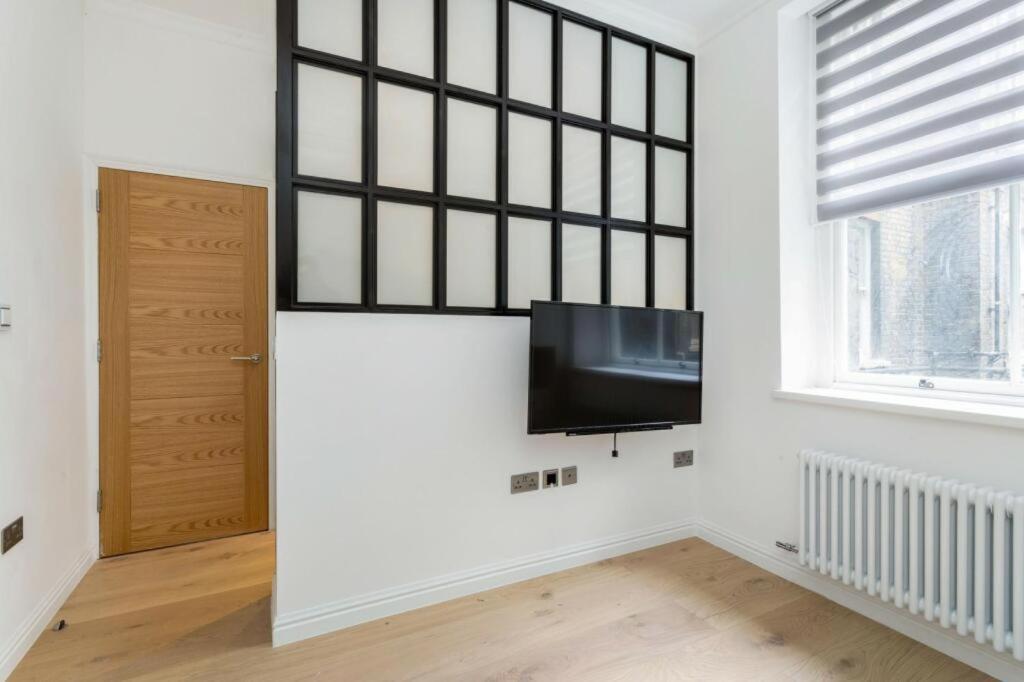 Modern Chelsea Flat, 3Bd 2Bath, With Parking Lägenhet London Exteriör bild