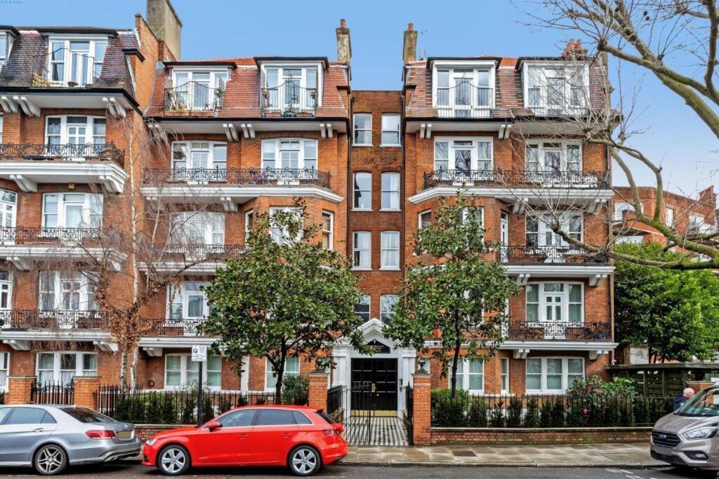 Modern Chelsea Flat, 3Bd 2Bath, With Parking Lägenhet London Exteriör bild